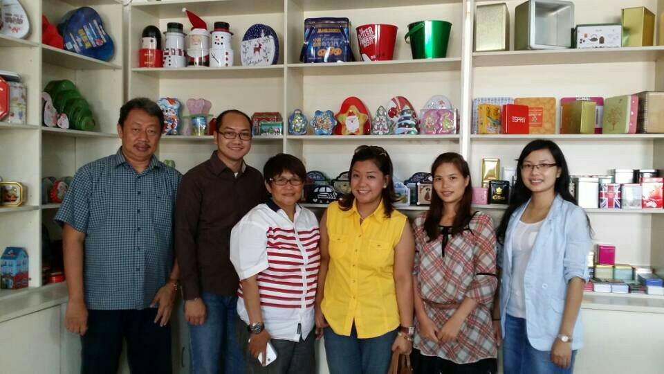 Indonesian tin box buyer visiting Tinpak